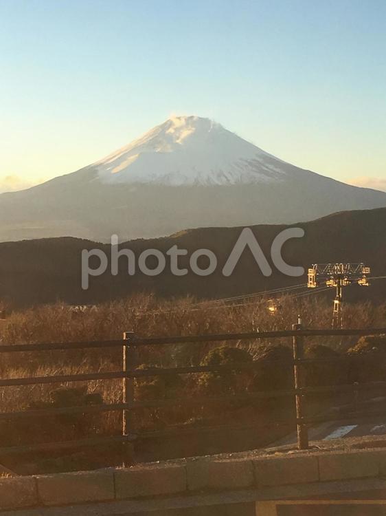 大涌谷から夕暮れの富士を望む 丘,何人もありません,冬の写真素材