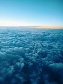 雲 雲 雲海,空,水平線の写真素材