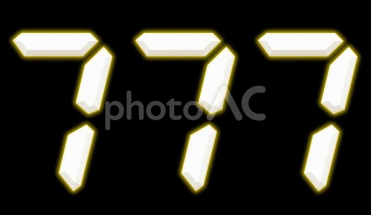7セグ　777　psd 切り抜き済　黄色発光 当たり,777,スリーセブンの写真素材