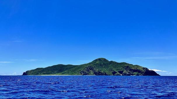 高速船から見える沖縄県慶良間諸島の島々 高速船から見える沖縄県慶良間諸島の島々 黒島,儀志布島,前島の写真素材