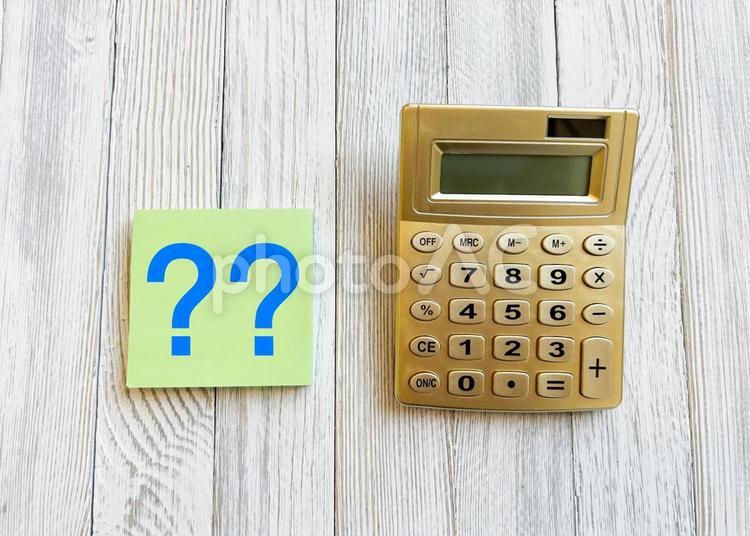 はてなと計算機 いくら,はてな,電卓の写真素材