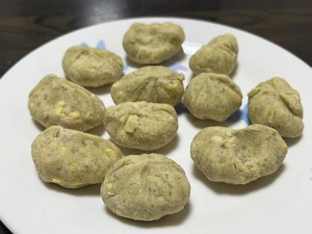 手作りの栗きんとん 手作りの栗きんとん 栗きんとん,和菓子,皿の写真素材