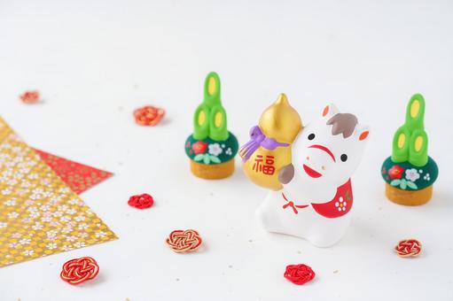 午年の年賀状素材|金ひょうたんを抱えた馬 午年の年賀状素材|金ひょうたんを抱えた馬 年賀状,午,2026の写真素材