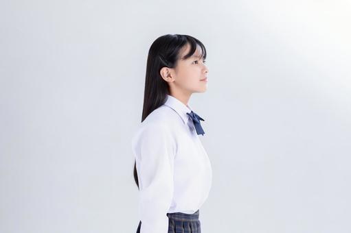 まっすぐ前を見る小学生 まっすぐ前を見る小学生 制服,白背景,カメラ目線の写真素材