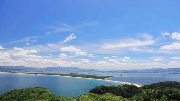 青い空と海と街並み(福岡市) 青い空と海と街並み(福岡市)の写真
