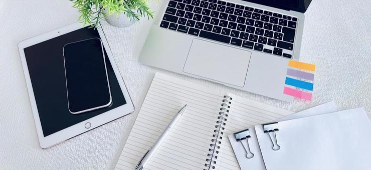 ビジネスイメージ 書類作成 デスクワーク ビジネスイメージ 書類作成 デスクワーク ビジネスイメージ,デスクワーク,書類作成の写真素材