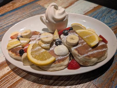 パンケーキ フルーツ,ソフトクリーム,オレンジの写真素材