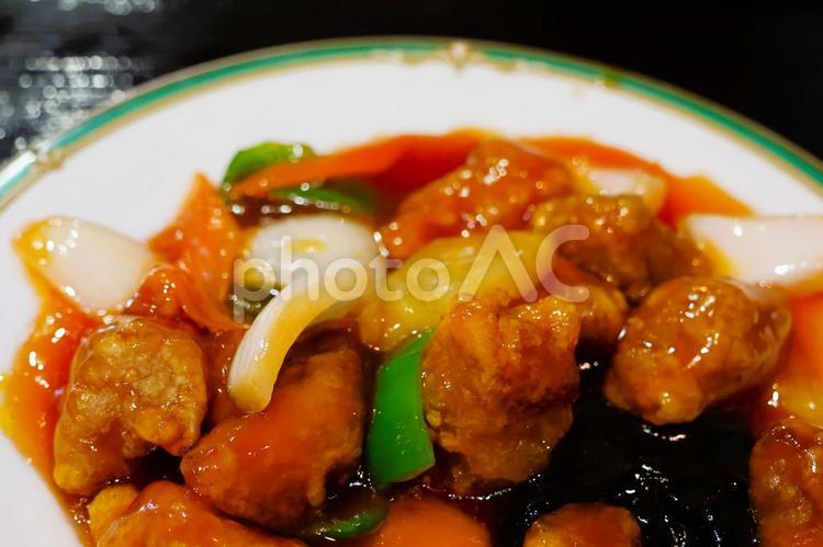 中華料理店の香港風酢豚 酢豚,豚肉,ピーマンの写真素材