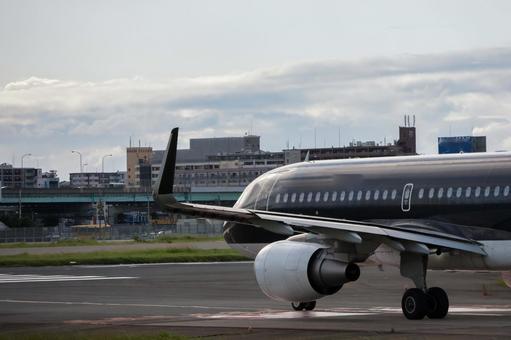 飛行機が見える福岡空港の美しい風景 飛行機,航空機,旅客機の写真素材