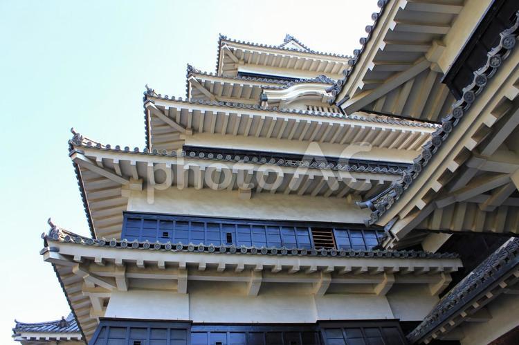 美しい天守閣の松本城 松本城,お堀,夕暮れの写真素材