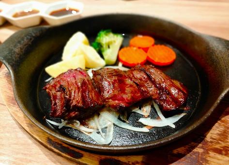 Grilled meat on a hot plate, JPG