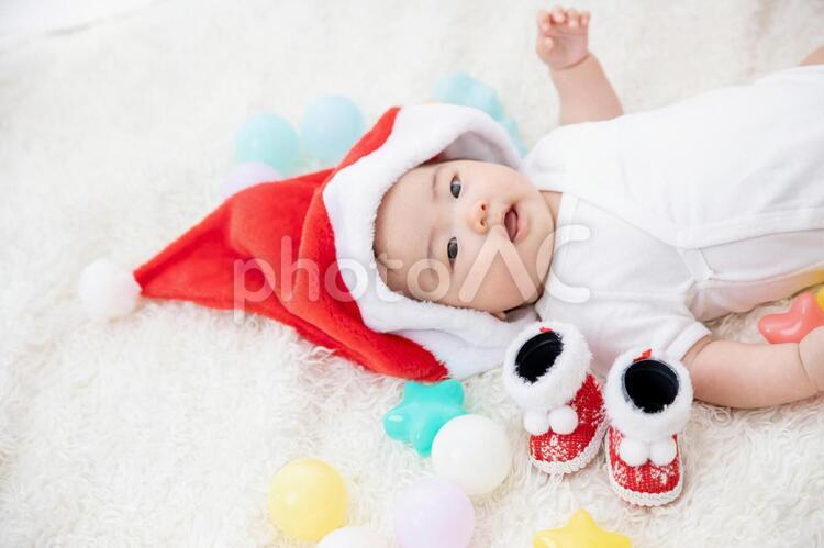 赤ちゃんとクリスマス クリスマス,赤ちゃん,サンタクロースの写真素材