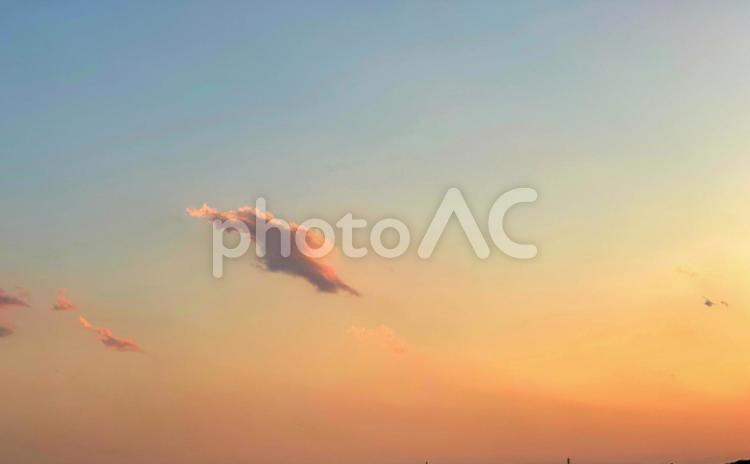 夕暮れの空と雲 夕焼け,夕方,夕暮れの写真素材