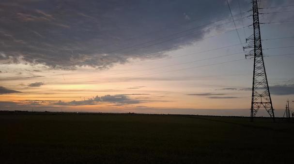 夕焼け空と鉄塔 夕焼け空と鉄塔の写真