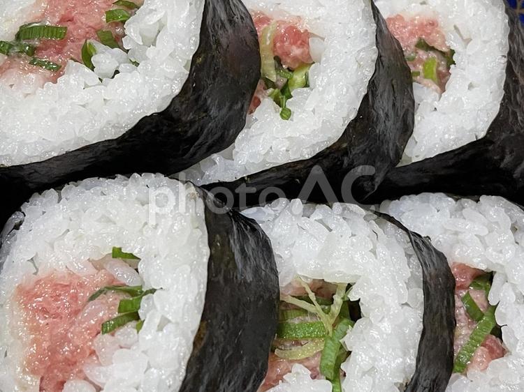 日本料理　ネギトロ巻き寿司 寿司,巻き寿司,ネギトロの写真素材