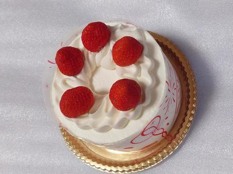 いちごのホールケーキ いちごのホールケーキ ケーキ,誕生日,いちごの写真素材