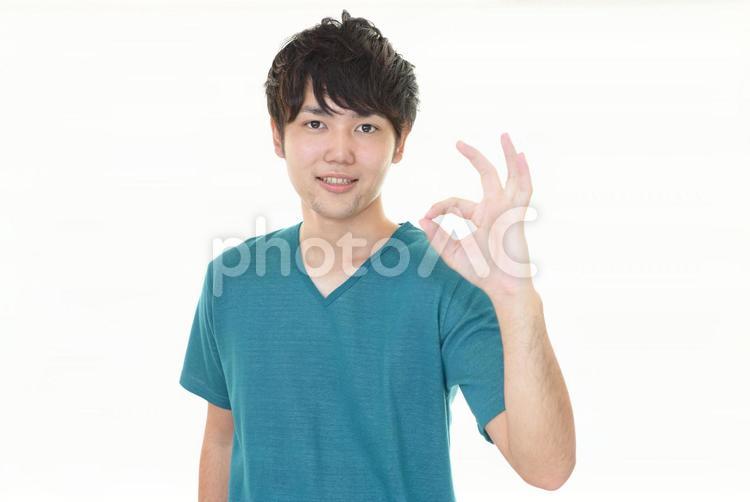 OKサインを出す笑顔の男性 男性,ジェスチャー,okサインの写真素材