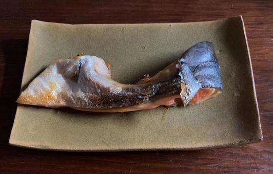R7.07.08 銀鮭カマ焼き 2 R7.07.08 銀鮭カマ焼き 2の写真