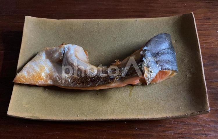 R7.07.08　銀鮭カマ焼き　2 銀鮭,焼き魚,夕食の写真素材