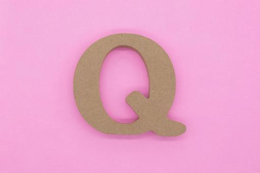 ピンク背景にqの文字 ピンク背景にqの文字 アルファベット,クエスチョン,質問の写真素材