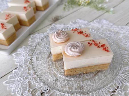 ガトーバニーユ ガトーバニーユ,バニラケーキ,バニラムースの写真素材