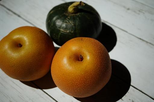 梨とミニカボチャ 梨とミニカボチャ 梨,ミニカボチャ,野菜の写真素材