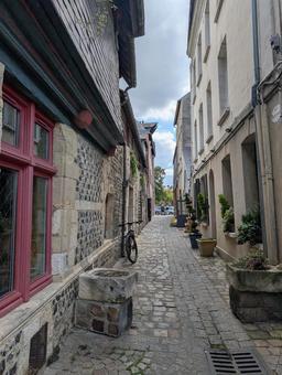 オンフルール 路地,路地裏,裏路地の写真素材