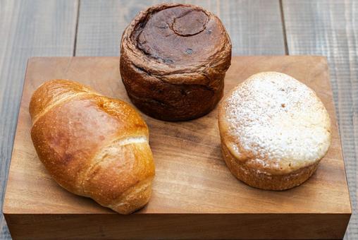 Three types of bread on a wooden stand, JPG