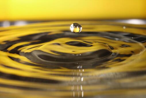 水滴 水滴,水面,水玉の写真素材