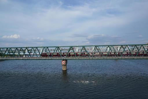 淀川を通過する阪急電鉄 淀川を通過する阪急電鉄の写真