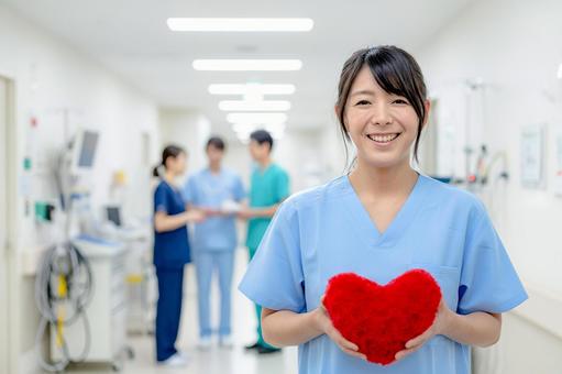 ハートをもった医療女性 ハートをもった医療女性 看護師,医療,広告の写真素材