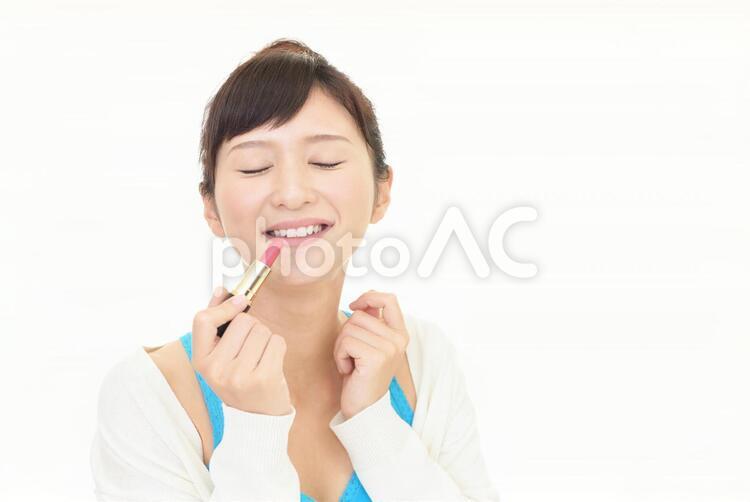 メイクアップをする女性 メイクアップ,女性,女の写真素材