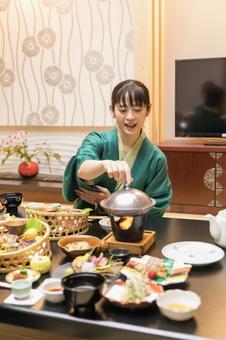 旅行 旅館 食事 旅行 旅館 食事 女性,人物,夕食の写真素材