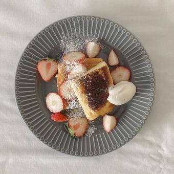 イチゴのパンケーキ イチゴのパンケーキ フルーツ,デザート,季節の写真素材