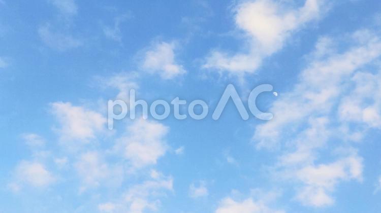 爽やかな青空と雲のイメージ画像 ふわふわ,空,イメージの写真素材