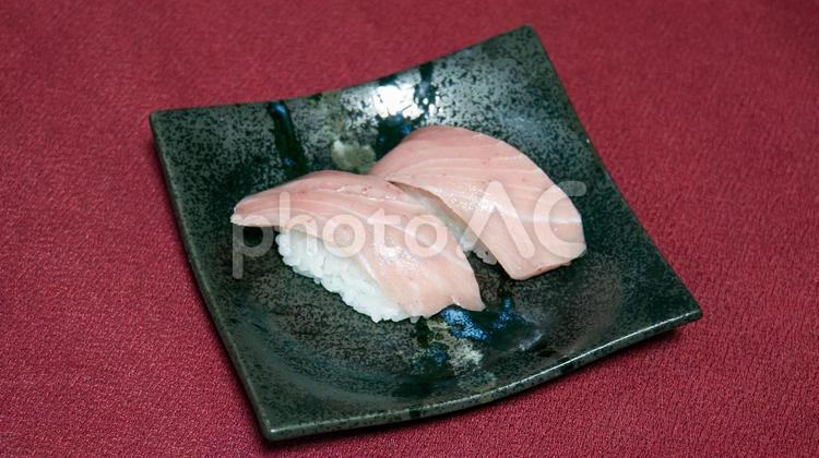 マグロの中トロ２貫　お寿司 寿司,鮨,お寿司の写真素材