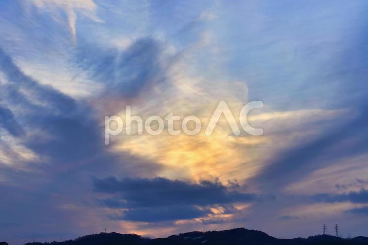 山と夕暮れと雲 自然,夕焼け,空の写真素材