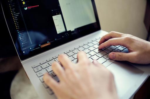 ラップトップ パソコン ノートPC 仕事 節約, 支出, 予算, 家計, 見積り, コスト, 費用, 投資, 税金, 収支, 経費, 税理士, 見積もり, ファイナンス, 原価, 原価計算, マーケティング ラップトップ パソコン ノートPC 仕事 節約, 支出, 予算, 家計, 見積り, コスト, 費用, 投資, 税金, 収支, 経費, 税理士, 見積もり, ファイナンス, 原価, 原価計算, マーケティングの写真