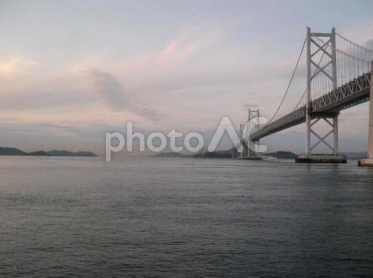 瀬戸大橋の夕暮れ 瀬戸大橋,瀬戸内海,夕暮れの写真素材