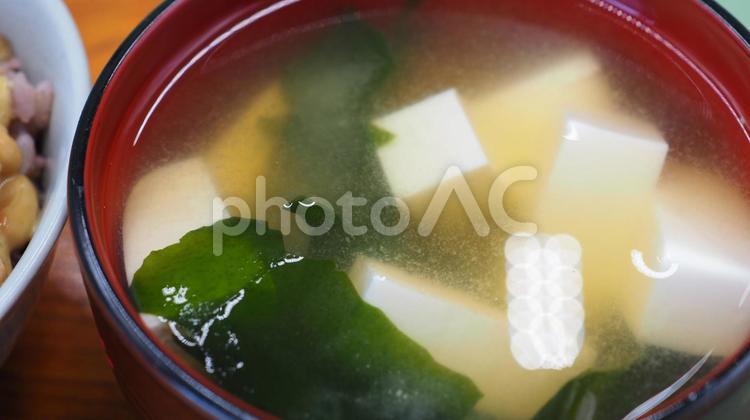 豆腐とワカメの味噌汁・お家ごはん 味噌汁,おみおつけ,みそスープの写真素材