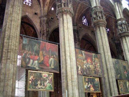 ミラノのドゥオーモ内部 ミラノのドゥオーモ内部 ヨーロッパ,イタリア,ミラノの写真素材
