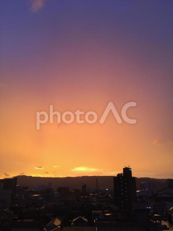 夕暮れ たそがれ,シルエットで映す,中心業務地区の写真素材