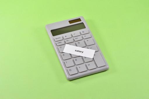 電卓とsalaryで人件費のイメージ 電卓とsalaryで人件費のイメージの写真