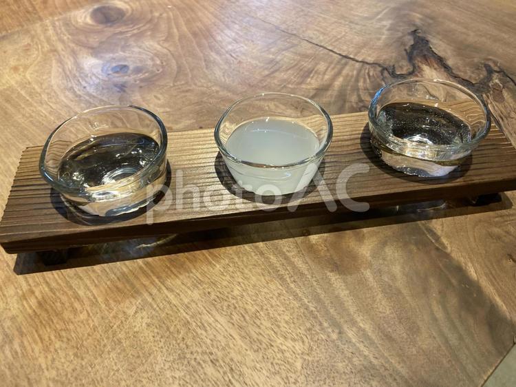 日本酒　飲み比べ お酒,ドリンク,飲み物の写真素材