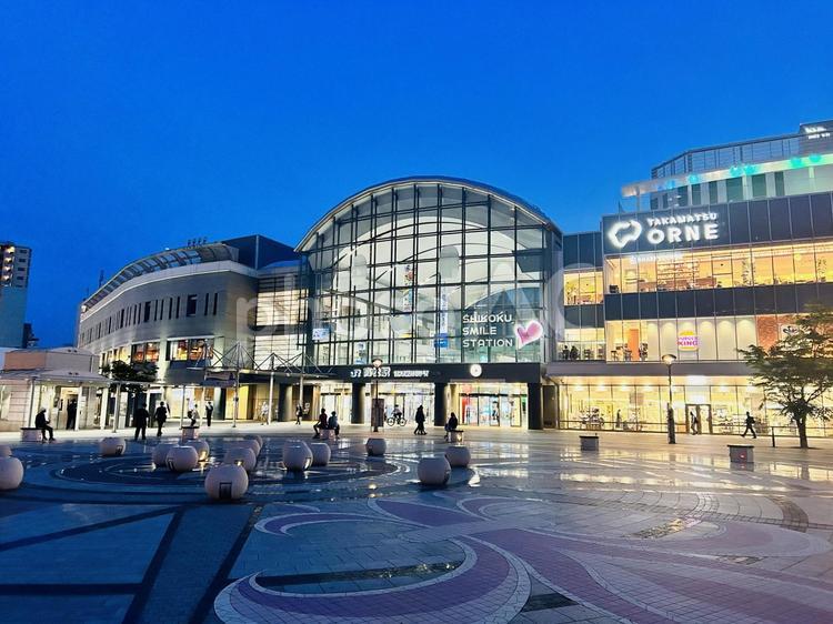 夜の高松駅 高松駅,jr,jr四国の写真素材