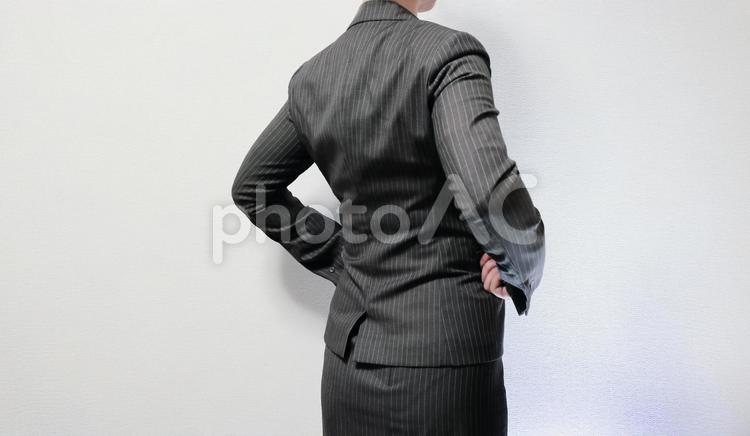 スーツを着た女性、後姿１ 20代,20代女子,20代女性の写真素材