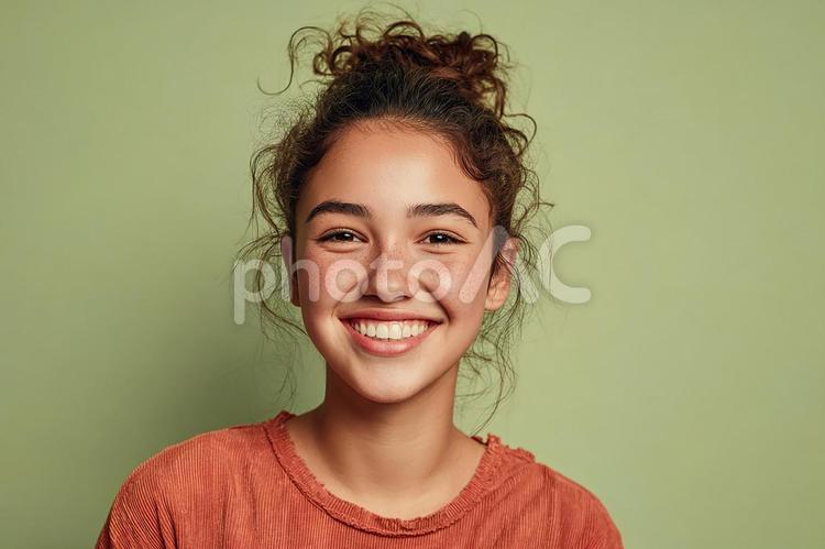笑顔が輝くティーンエイジャーの少女 ティーンエイジャー,少女,女性の写真素材