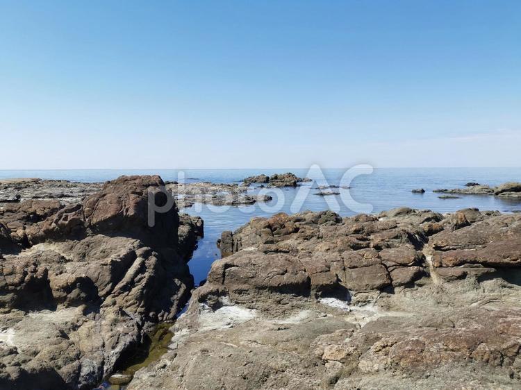 山形　日本海の海岸　 日本海,海岸,岩場の写真素材