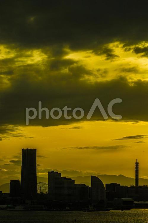 横浜スカイウォークから見える横浜みなとみらいの夕景 横浜,横浜みなとみらい,横浜スカイウォークの写真素材