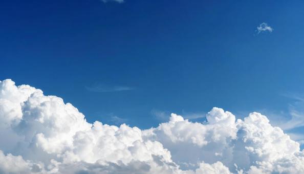 鮮やかで爽やかな青空の写真 鮮やかで爽やかな青空の写真の写真